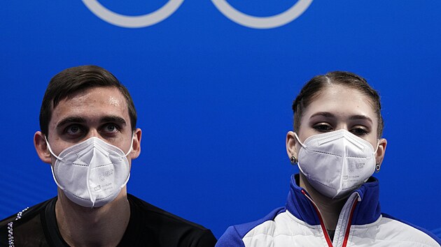 Krasobruslen krtk program sportovnch dvojic na ZOH v Pekingu 2022. Na snmku Jelizaveta ukov s Martin Bida. (18. nora 2022)