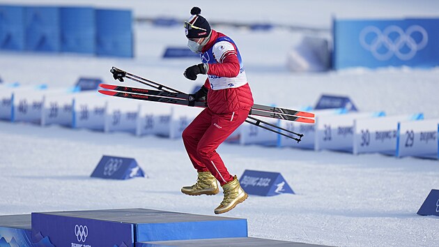 Alexandr Bolšunov během závodu na 30 kilometrů volným stylem na ZOH v Pekingu 2022. (19. února 2022)