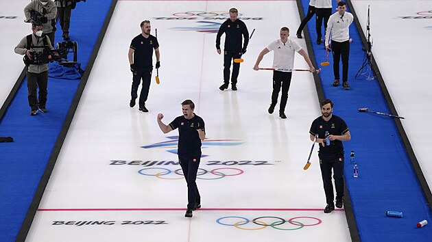 Finle muskho curlingovho turnaje mezi vdskem a Velkou Britni na ZOH v Pekingu 2022. vdov zskvaj olympijsk zlato! (19. nora 2022)