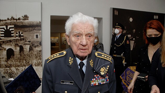 Poslední žijící český pilot RAF generál Emil Boček oslaví 25. února 99. narozeniny