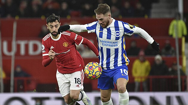 Bruno Fernandes (Manchester United) nahn Alexise Mac Allistera z Brightonu.