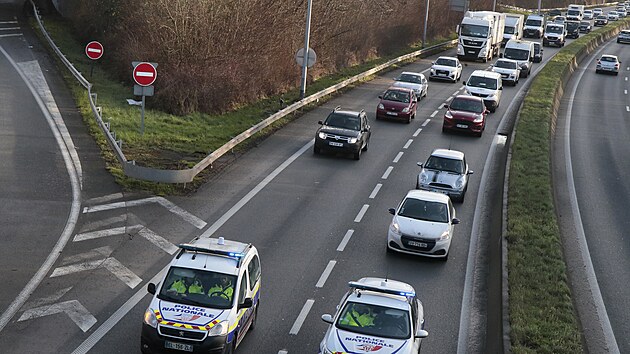 Do Pae m francouzsk verze kanadskho Konvoje svobody. I pes zkaz hodlaj demonstranti protestovat proti koronavirovm omezenm. (11. nora 2022)