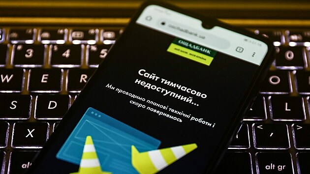 Ukrajinsk banka Oadbank se stala terem rozshlho kybernetickho toku. (15. nora 2022)
