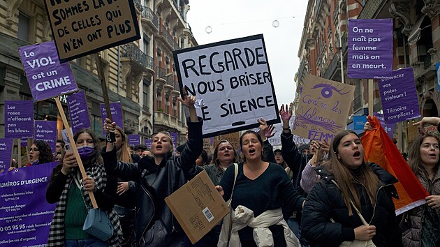 Francouzky protestuj proti sexulnmu obtovn. (21. listopadu 2021)
