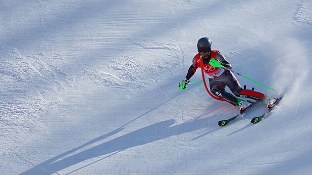 Sebastian Foss-Solevaag bhem prvnho kola olympijskho slalomu.