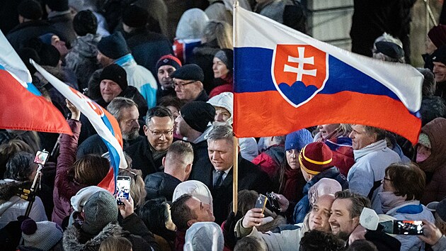 Předseda slovenské opoziční strany Směr-SD Robert Fico se zúčastnil demonstrace proti schválení obranné dohody Slovenska se Spojenými státy. (8. února 2022)