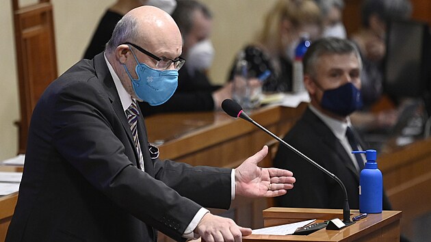 Ministr zdravotnictv� Vlastimil V�lek z TOP 09 v Sen�tu