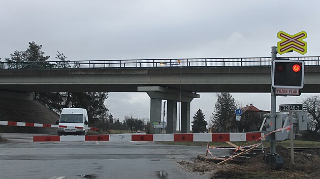 Na jinm obchvatu Jina se budou opravovat mosty, sek od Robous na silnici . 16 a po vpadovku na Podbrady se roz o dal dva jzdn pruhy.