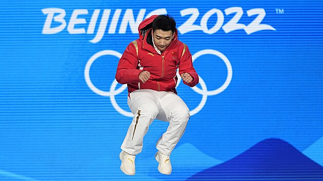 Kao Tching-j vyhrl v Pekingu sprint na 500 metr a je prvnm nskm muskm olympijskm vtzem v rychlobruslen na dlouh drze.  (12. nora 2022)