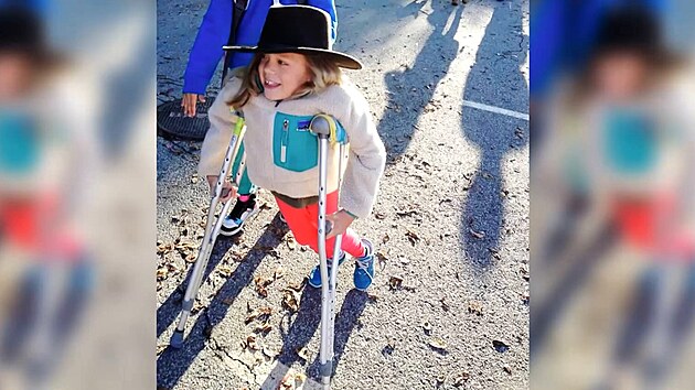 V deseti letech byla Bella odkzan na berle nebo vozk. Nemohla chodit, nato sportovat.