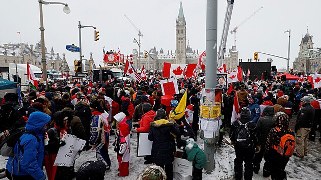 V kanadsk Ottaw pokrauje protest idi kamion proti koronavirovm pravidlm. (12. nora 2022)