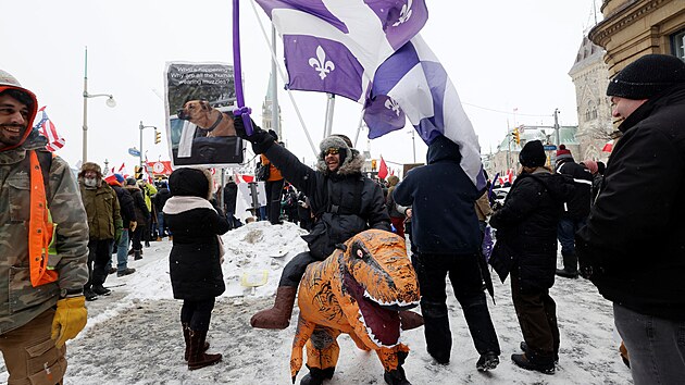 V kanadsk Ottaw pokrauje protest idi kamion proti koronavirovm pravidlm. (12. nora 2022)