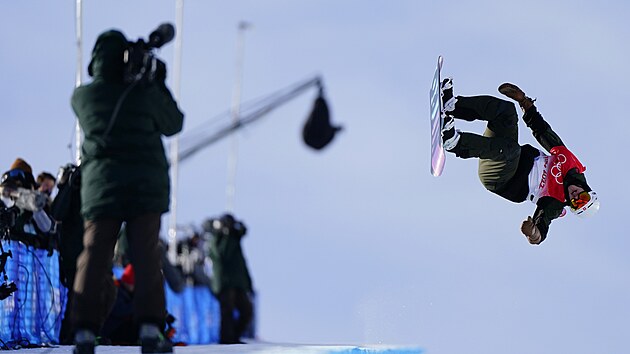 Jan Scherrer ve finle U-rampy na olympijskch hrch v Pekingu.