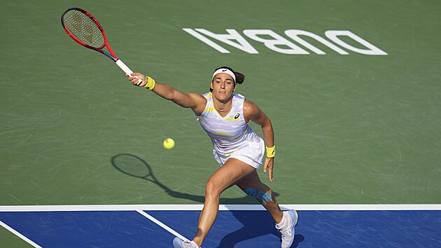 Caroline Garciaov v prvnm kole turnaje v Dubaji.