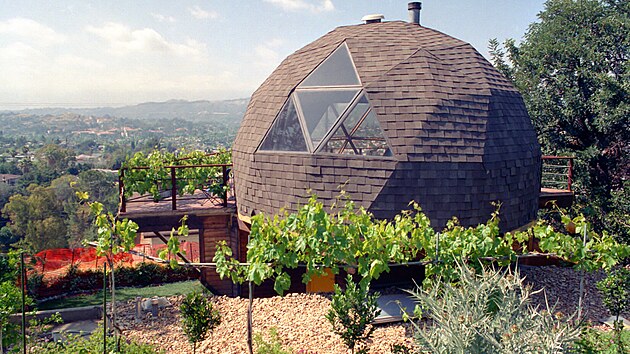 Výhled na část San Fernando Valley má dům s kopulí naprosto unikátní.
