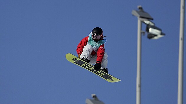 Japonsk snowboardistka Reira Iwabuiov ve finle olympijsk soute v Big Airu.