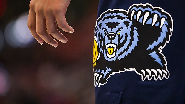 Medvdi jsou letos vidt. Detail z dresu Memphis Grizzlies.