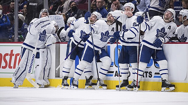 Toront�t� hokejist� (zleva) Petr Mr�zek, William Nylander, Auston Matthews, Michael Bunting a Morgan Rielly