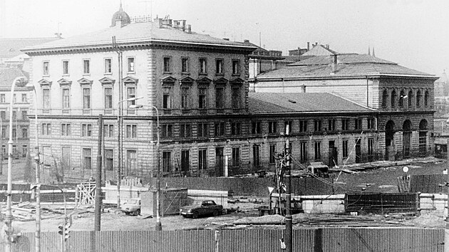 N�dra�� Praha T�nov t�sn� p�ed svou demolic�, 15. b�ezna 1985