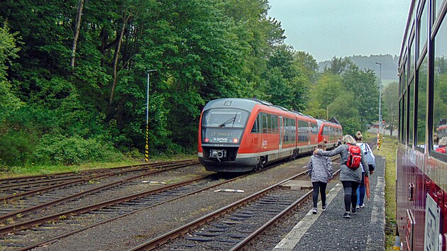 V roce 2020 se ve stanici Lomnice nad Popelkou potkvalo Desiro spolenosti Arriva s M152.0604 turnovskho Kolej-klubu