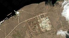 Satelitní snímky ruských jednotek rozmístných v kasárnách Novoozernoje na...