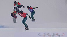 Snowboardcross - závod tým�. Zleva: Nick Baumgartner z USA, Kalle Koblet ze...