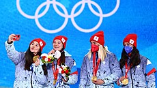 Ruské bkyn na lyích (zleva) Veronika Stpanovová, Julia Stupaková, Natalia...