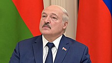 Běloruský prezident Alexandr Lukašenko pozoruje cvičné odpaly balistických... | na serveru Lidovky.cz | aktuální zprávy