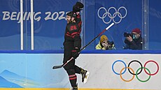 Olympijský turnaj mu�� v ledním hokeji. Kanada- N�mecko. Kana�an Daniel Winnik...