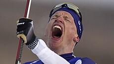 Iivo Henrik Niskanen z Finska, během soutěže mužů v klasickém lyžování na 15 km...