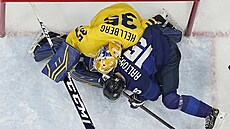 Olympijský turnaj v ledním hokeji. Zápas Finsko - védsko. Fin Miro Aaltonen...