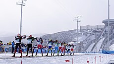 Momentka ze závodu tafet biatlonist na olympijských hrách v Pekingu 2022....