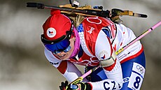 Biatlonistky bojují ve �tafetovém závod� na zimních olympijských hrách v...