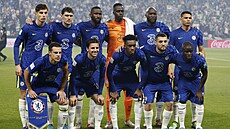 ÚSM�V, PROSÍM! Fotbalisté Chelsea na fotografii p�ed finále MS klub�.