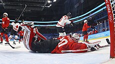 Hokejové semifinále �en, Kanada - �výcarsko.