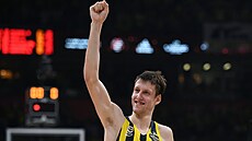 Český basketbalista Jan Veselý v dresu tureckého Fenerbahce Istanbul.