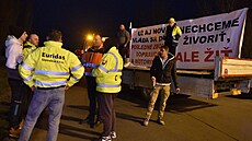 Sloventí autodopravci zablokovali veer slovensko-eský hraniní pechod...