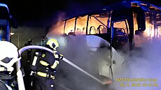 Po�ár zaparkovaných autobus� v Plzni (16. února 2022) Autor: HZS
