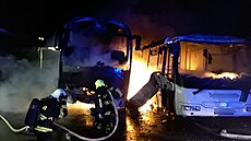 Po�ár zaparkovaných autobus� v Plzni (16. února 2022) Autor: HZS