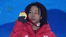 Japonec Ajumu Hirano se zlatou medailí z U-rampy.