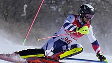 Krytof Krýzl bhem prvního kola olympijského slalomu.