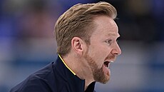 Švédský skip Niklas Edin ve finálovém zápase s Velkou Británií.