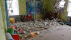 Škody po minometné palbě ve školce ve městě Stanice Luhanská na východě... | na serveru Lidovky.cz | aktuální zprávy