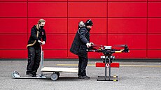 První pokus doru�ení hudebního nástroje z prodejny Kytary.cz letecky pomocí...