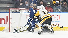 David Kämpf z Toronta skóruje proti Pittsburghu.