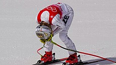 Zklamaná Ester Ledecká v cíli olympijského sjezdu.