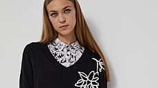 �iroká ramena nejsou vada, ale p�irozený rys postavy. Správn� zvolený st�ih je m��e opticky zjemnit, nebo naopak prom�nit v p�ednost outfitu.