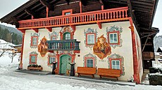 Jedny z nejstarích maleb najdete na Paxer Hof. Majitel domu má malé...