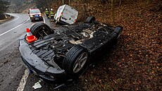 Řidič osobního auta vyvázl z nehody ve Vysokově s lehkým zraněním (15. 2. 2022).