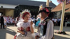 V N�m�i�kách na B�eclavsku si krojovaná d�v�ata �kupují� své zavedení stárkem k...